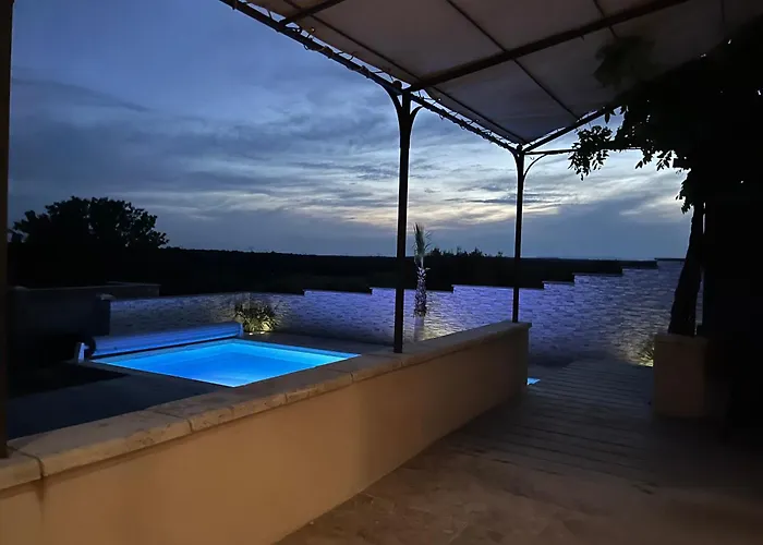 Magnifique Chloeline: Piscine Et Superbe Vue Pougnadoresse